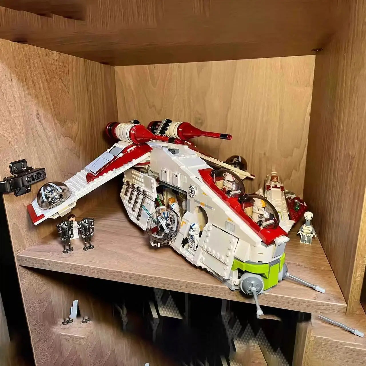 Dropship Gunship Building Blocks Set (1228 PCS)