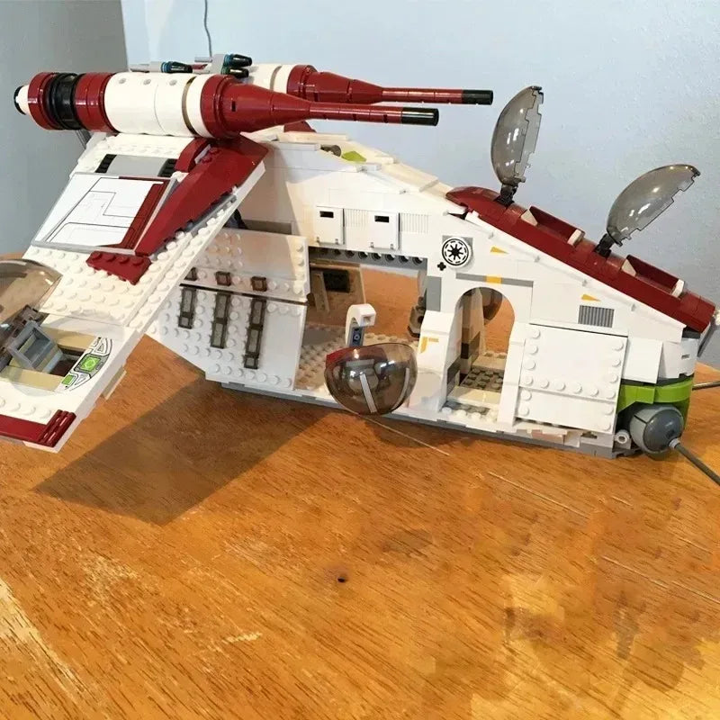 Dropship Gunship Building Blocks Set (1228 PCS)